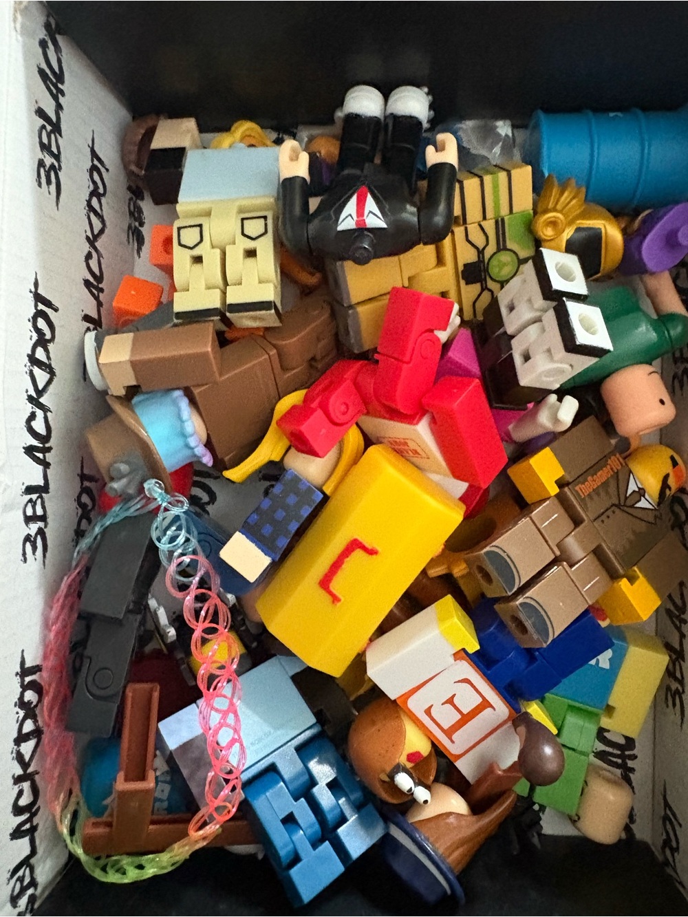 Roblox Mixed Mini Action Figures - Multicolor Playset
